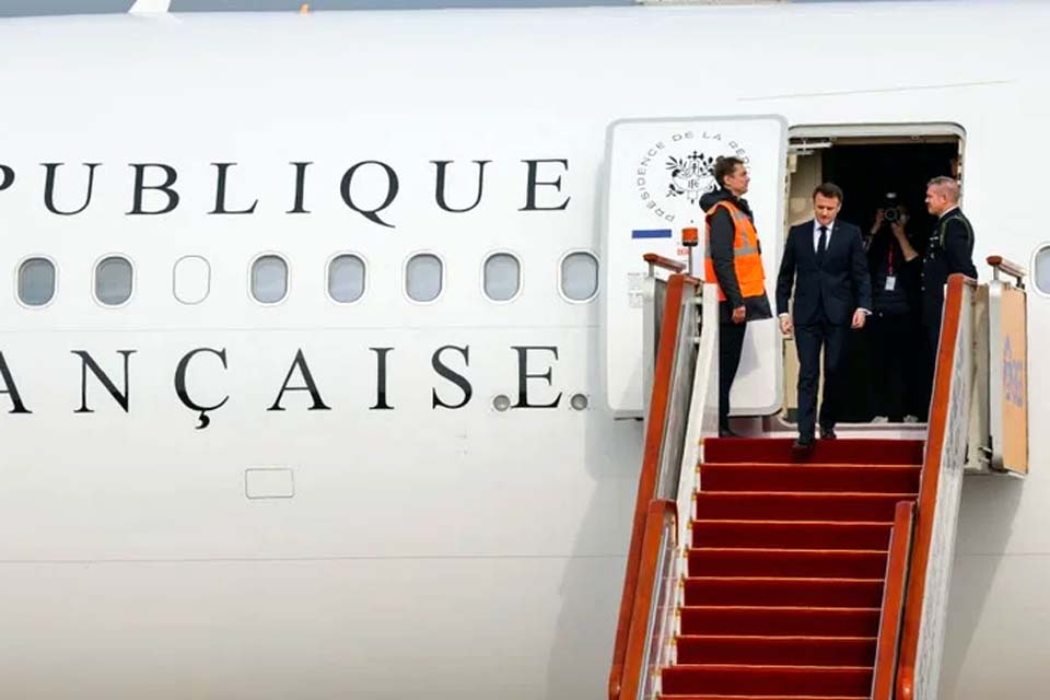 Macron chega à China para 
