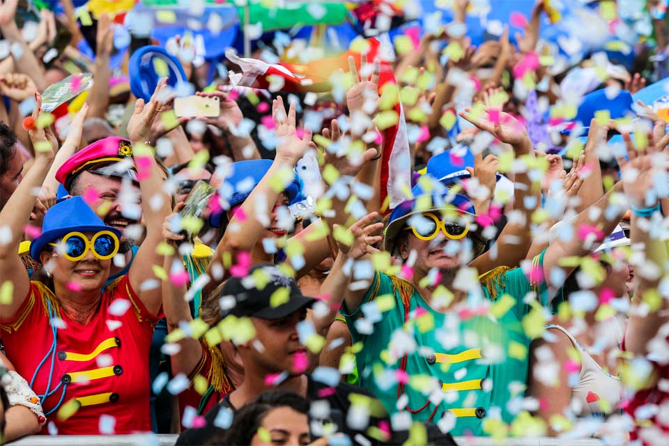 Sanitarista tranquiliza foliões sobre risco de coronavírus no carnaval