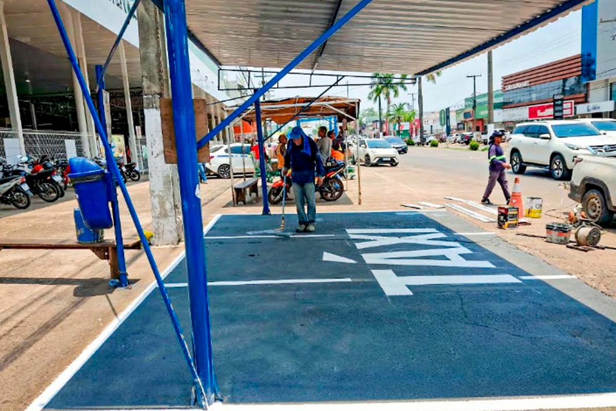 Autarquia Municipal de Trânsito e Transportes começa a demarcar espaços em estacionamentos de táxis