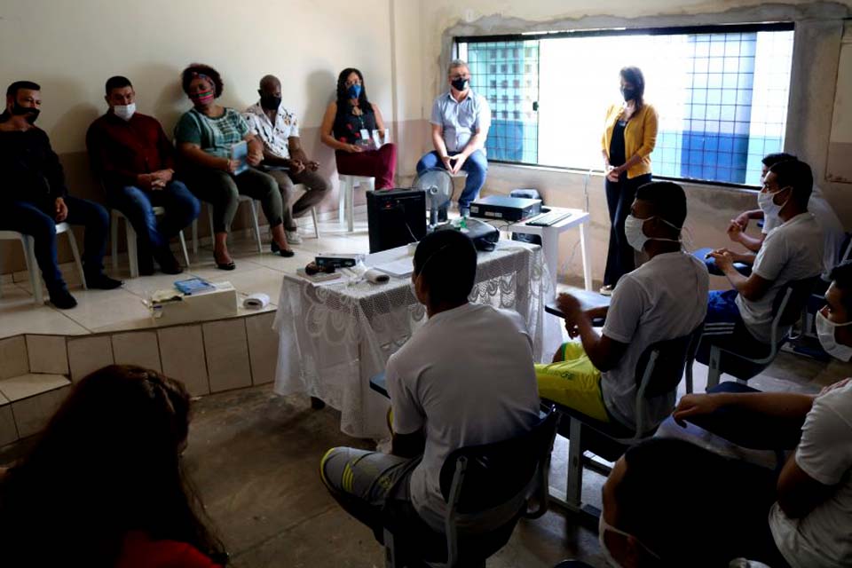 Adolescentes das unidades socioeducativas de Porto Velho participam de oficina literária