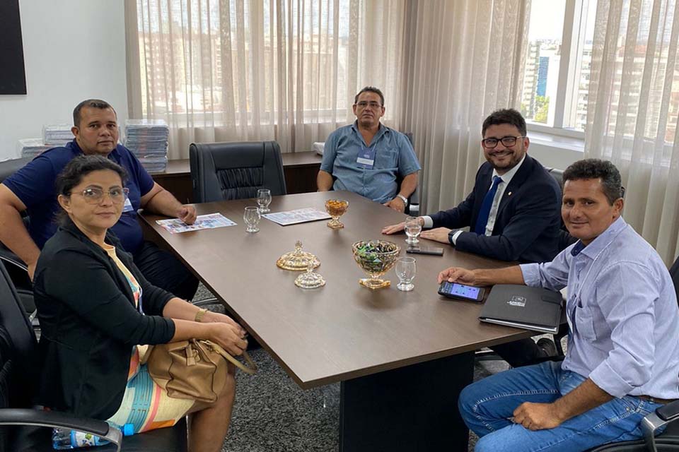 Vereadores de São Felipe do Oeste reivindicam tubo armco a deputado estadual Jean Mendonça