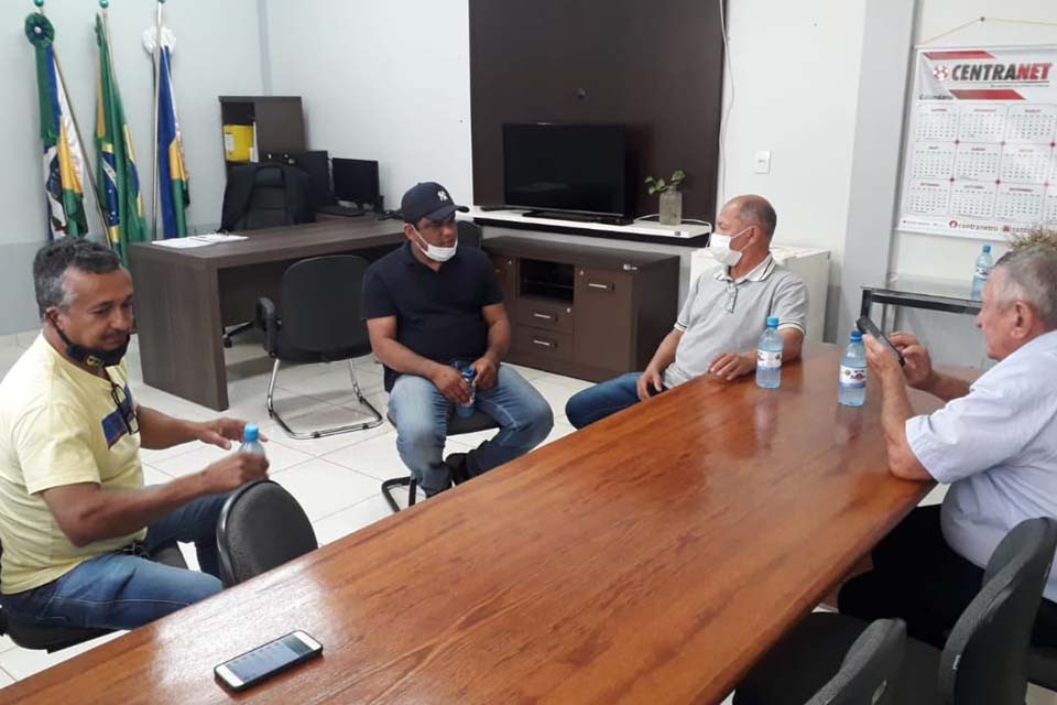 Em Espigão do Oeste, deputado Coronel Chrisóstomo se reúne com lideranças na Câmara Municipal