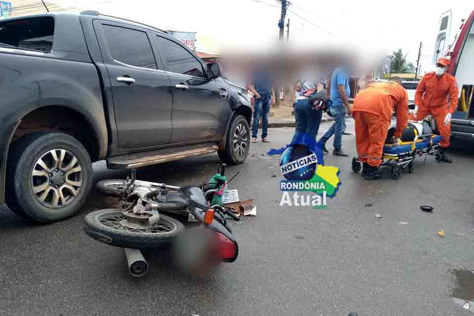 Colisão entre caminhonete e moto deixa mulher ferido em Ji-Paraná