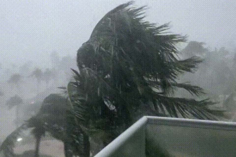 Furacão Beryl surpreende novamente e volta a subir de categoria ao tocar o solo no México