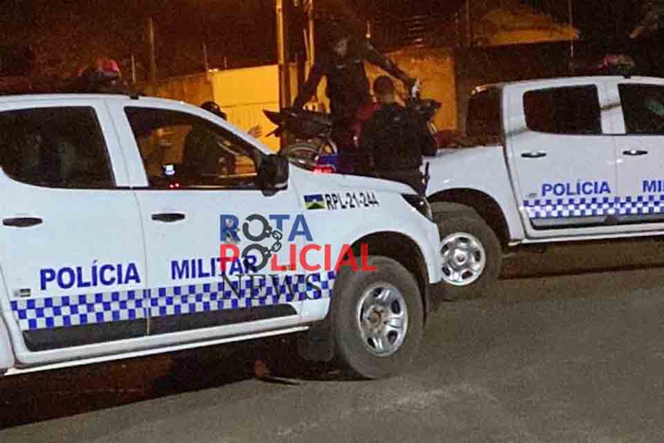 Motociclista com tornozeleira e embriagado é preso pela PM 