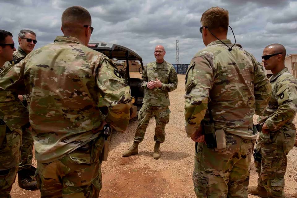 Trump ordena retirada da 'maioria' dos soldados americanos na Somália