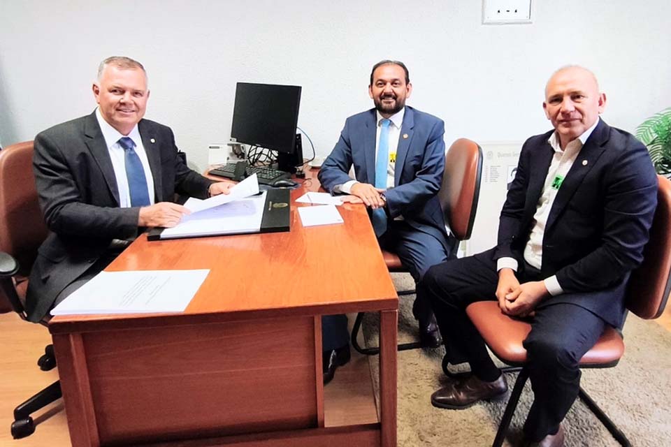 Deputado Laerte Gomes busca soluções para os Uru-Eu-Wau-Wau em Brasília