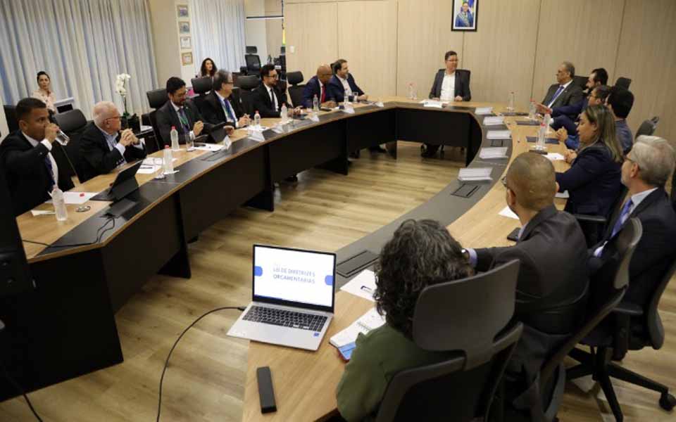 Apresentação de orçamento de 2026 pelo governo reúne Colegiado Superior