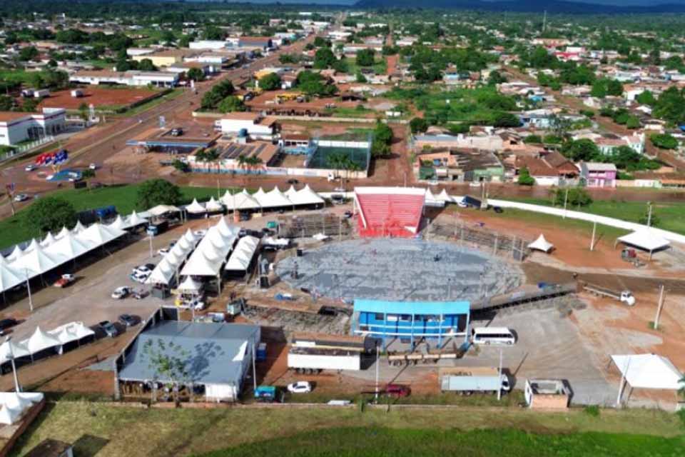 Bumbódromo pronto para o espetáculo Duelo na Fronteira que movimenta a Pérola do Mamoré