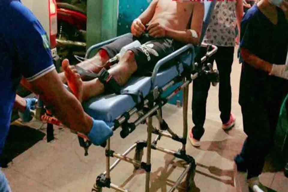 Adolescente é baleado com dois tiros após ser acusado de furtar moto