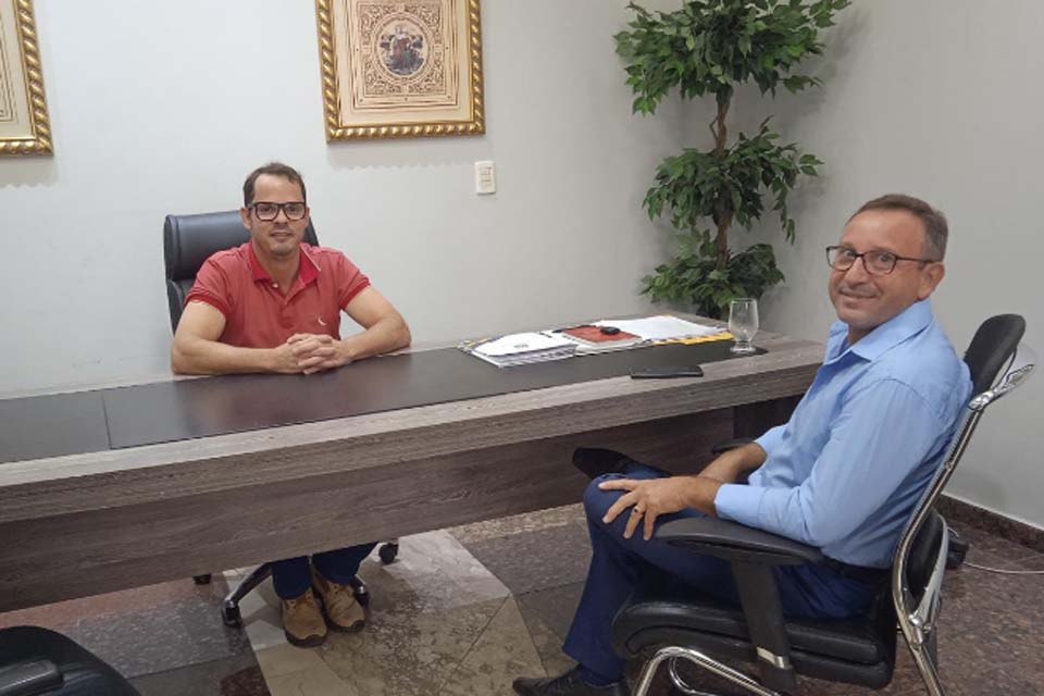 Vereador de Jaru busca apoio para criar Escola do Legislativo