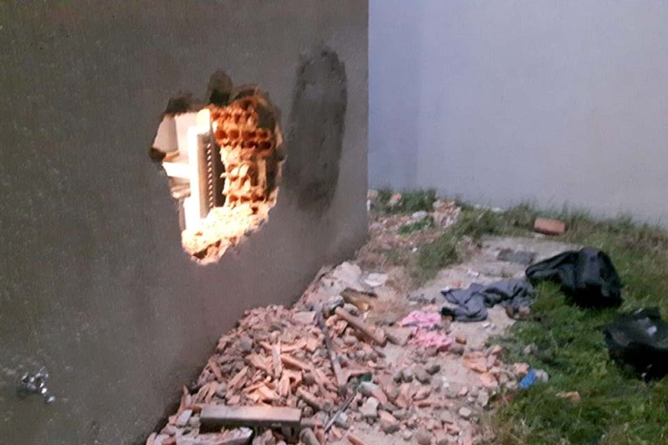 Criminosos invadem farmácia e arrombam cofre e levam todo faturamento