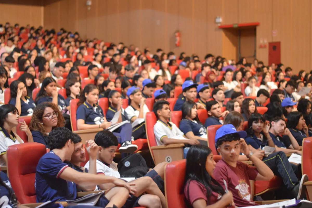 Aulão preparatório mobiliza mais de mil estudantes da rede estadual para o Enem 2026