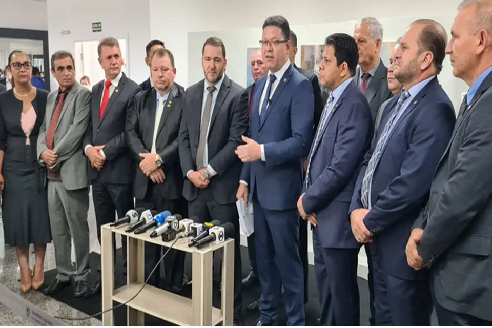 Governador Marcos Rocha apresenta PCCRs de várias categorias que amargaram mais de 9 anos de defasagem salarial