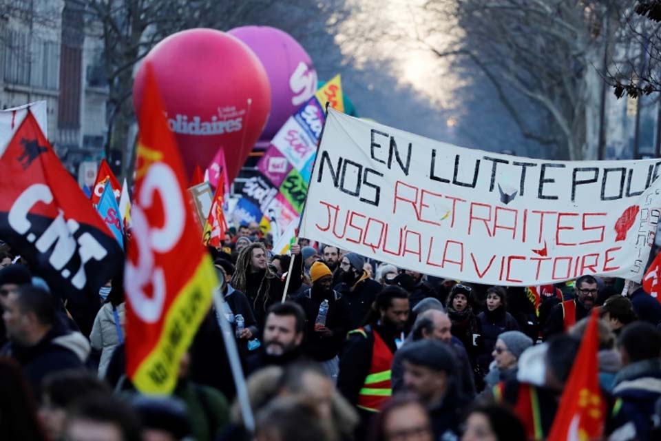 França completa dois meses de protestos contra reforma da Previdência