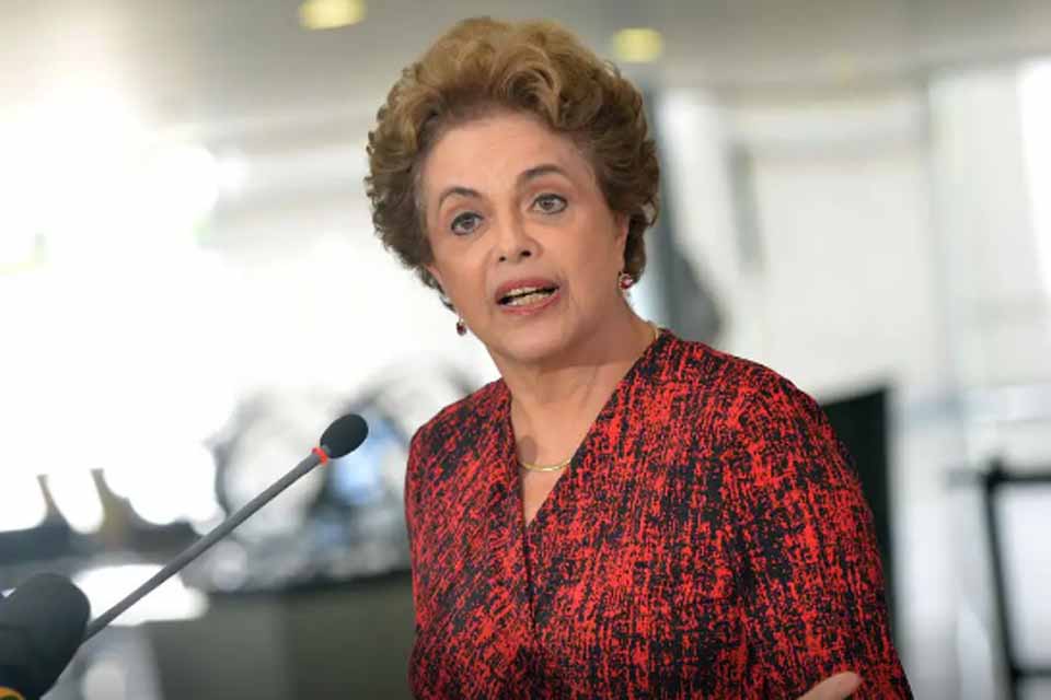 Comissão aprova anistia para ex-presidente Dilma Rousseff