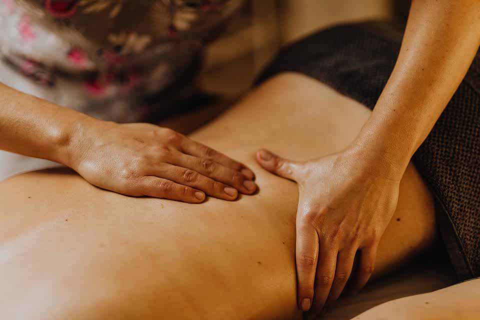 Cuiabanos encontram nas massagens sensuais benefícios dos tratamentos terapêuticos