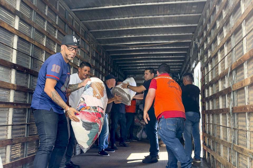 Primeiro caminhão com donativos arrecadados em Porto Velho é carregado com destino ao Rio Grande do Sul