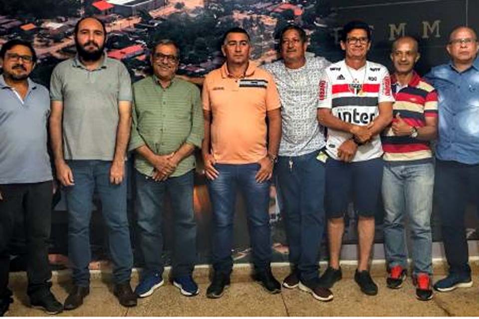 Comitiva da FFER acompanha andamento das obras em estádios