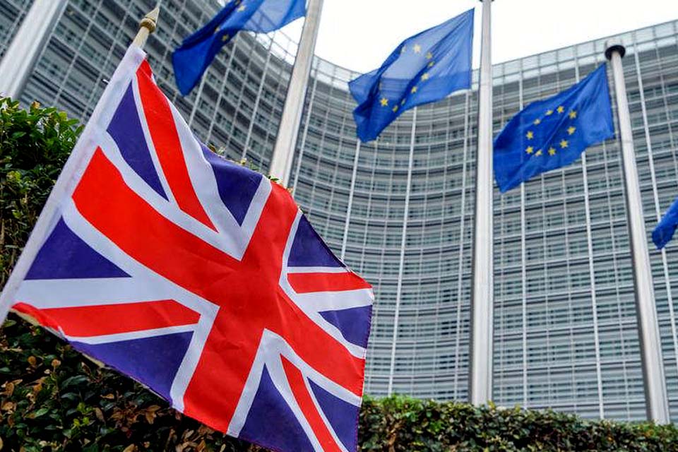 Comissão Europeia lança ações legais contra Reino Unido