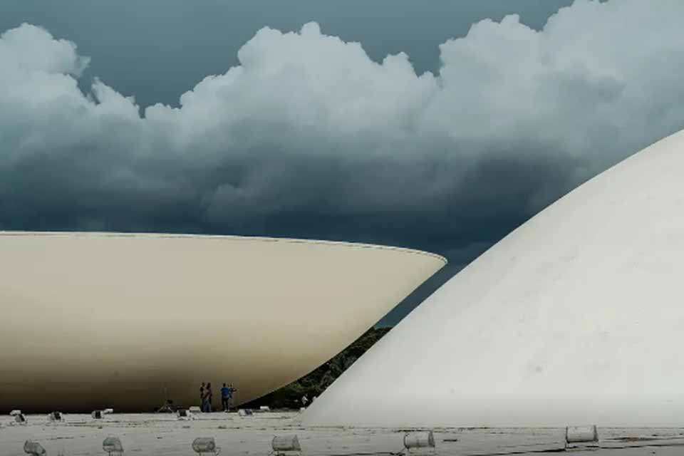 Combate a fake news bloqueia votação de código eleitoral no Senado