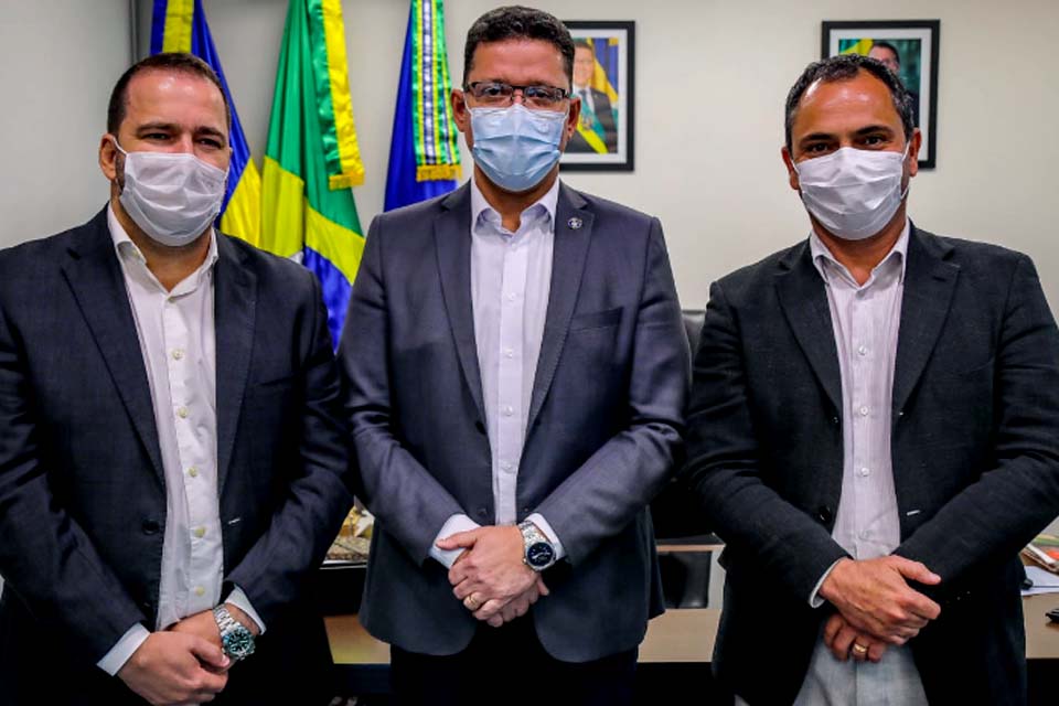 Deputado Alex Redano agradece governador pela sanção a projeto que aumenta crédito do Proampe para R$ 100 mil