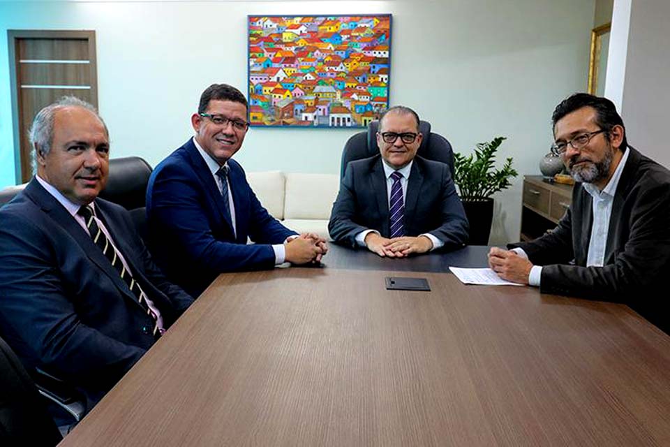 Procurador-Geral de Justiça, Aluildo de Oliveira Leite, recebe visita do Governador do Estado, Coronel Marcos Rocha