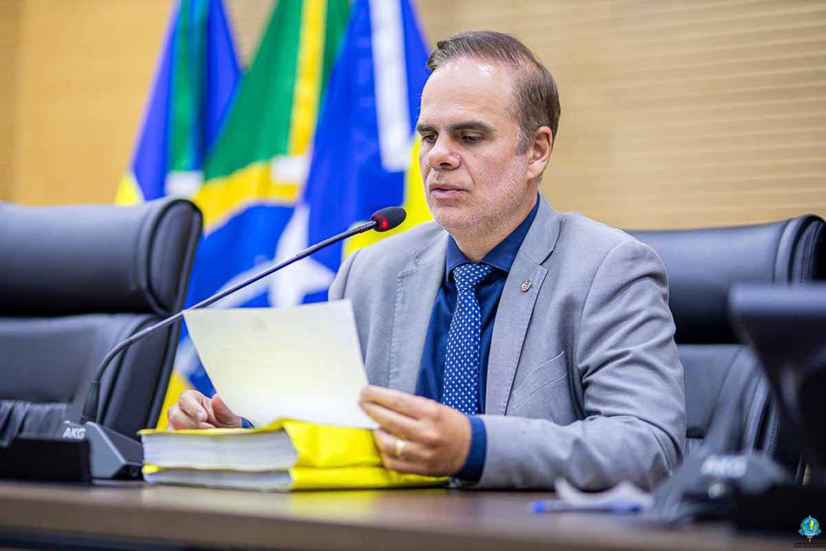 Deputado Alan Queiroz destina recurso para aquisição de materiais de fisioterapia em Candeias do Jamari