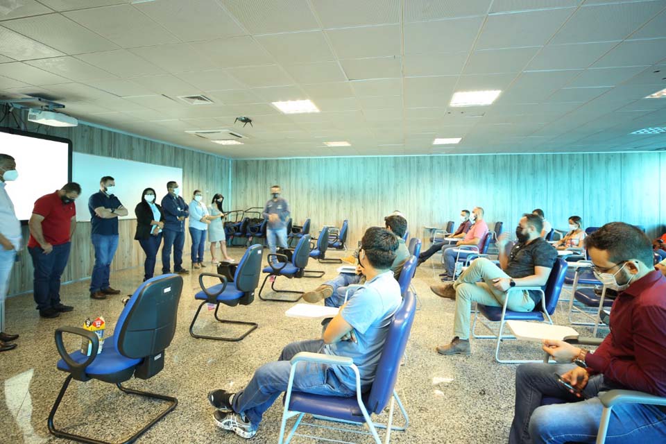 Engenheiros aprovados no processo seletivo começam a atuar nas obras