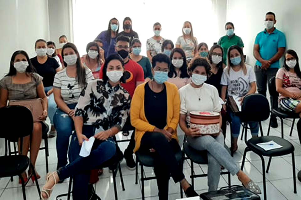 Servidores do CRAS participam de palestra alusiva ao Janeiro Branco