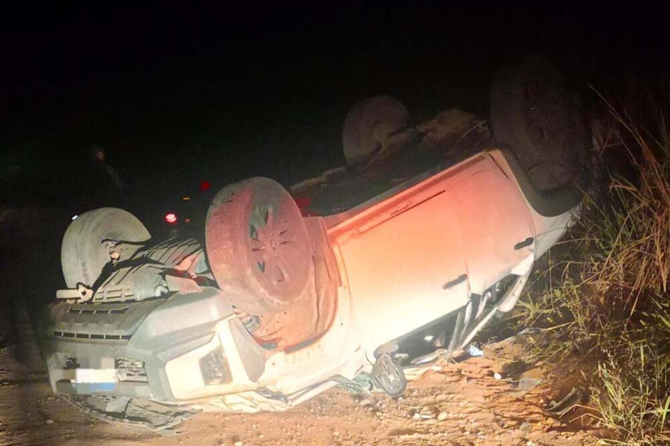 Carro da Prefeitura de Parecis capota na RO-491 e deixa secretario e vereadores feridos