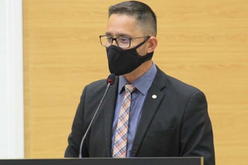 Deputado Anderson Pereira declara apoio aos produtores de leite e critica preço pago pelos laticínios