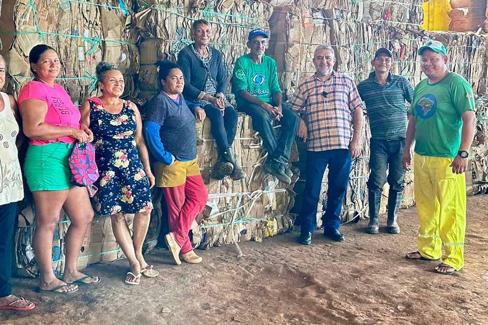 Vereador Everaldo Fogaça visita cooperativa de catadores de reciclados em situação crítica e promete apoio