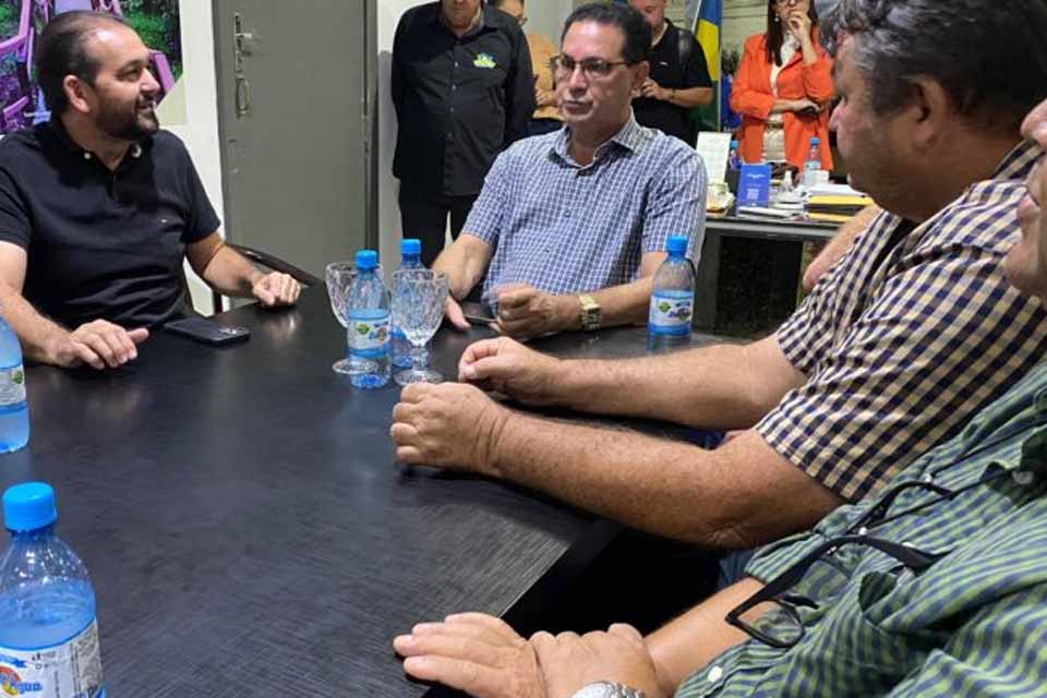 Prefeitura busca apoio com deputado Laerte Gomes para investimentos para a saúde e estádio de Nova Estrela