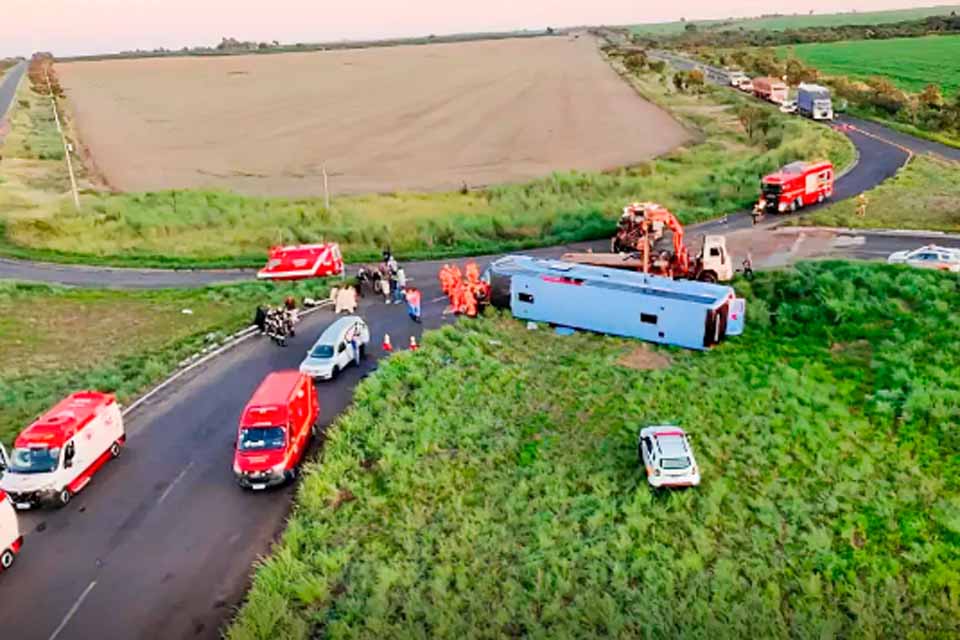 Acidente de ônibus deixa ao menos 10 mortos em Minas Gerais