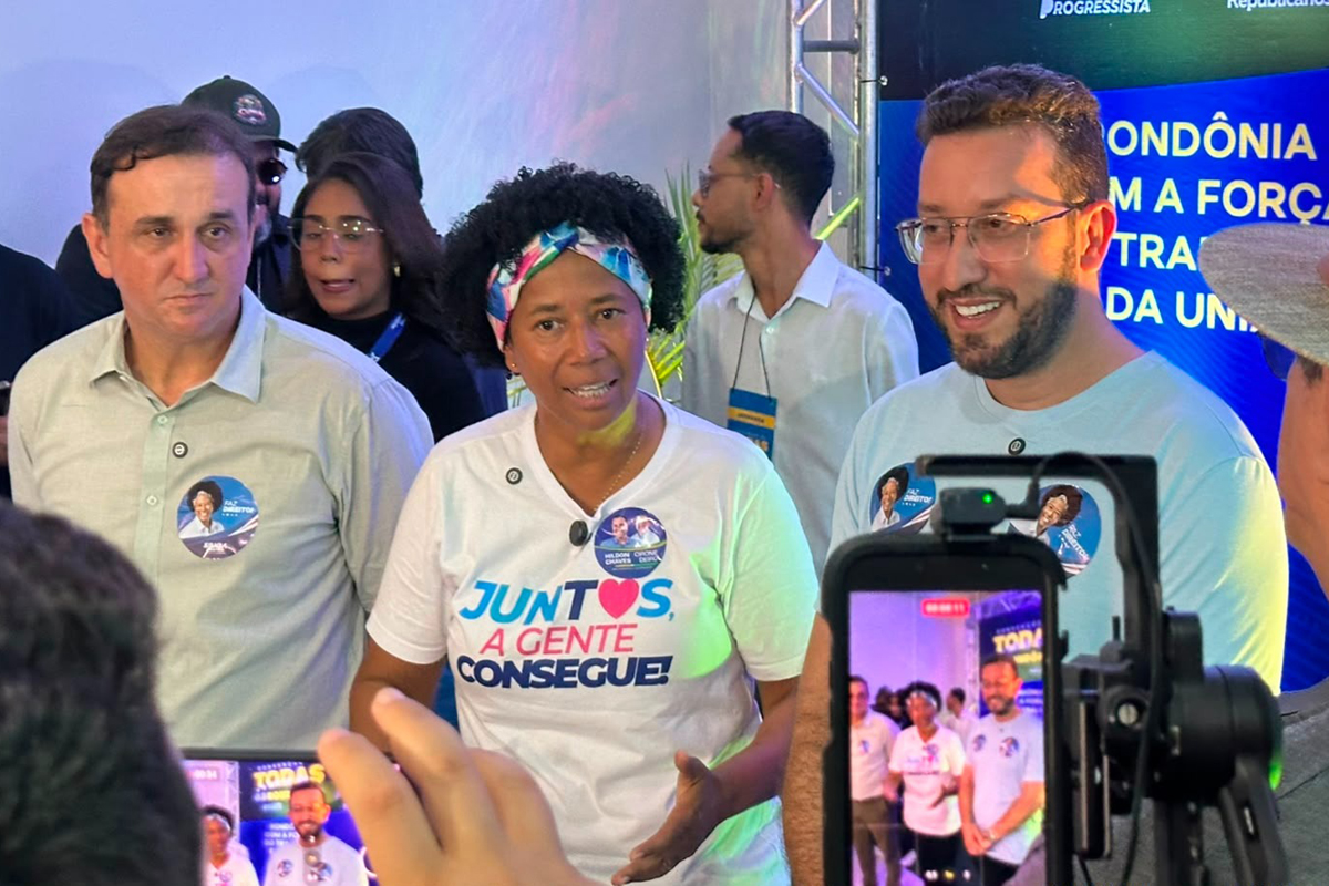 Multidão participa de convenção que aprovou o nome de Sílvia Cristina ao Senado 