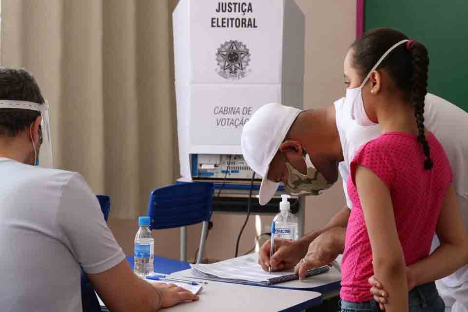 TSE registra 583 urnas trocadas e uma seção com votação manual