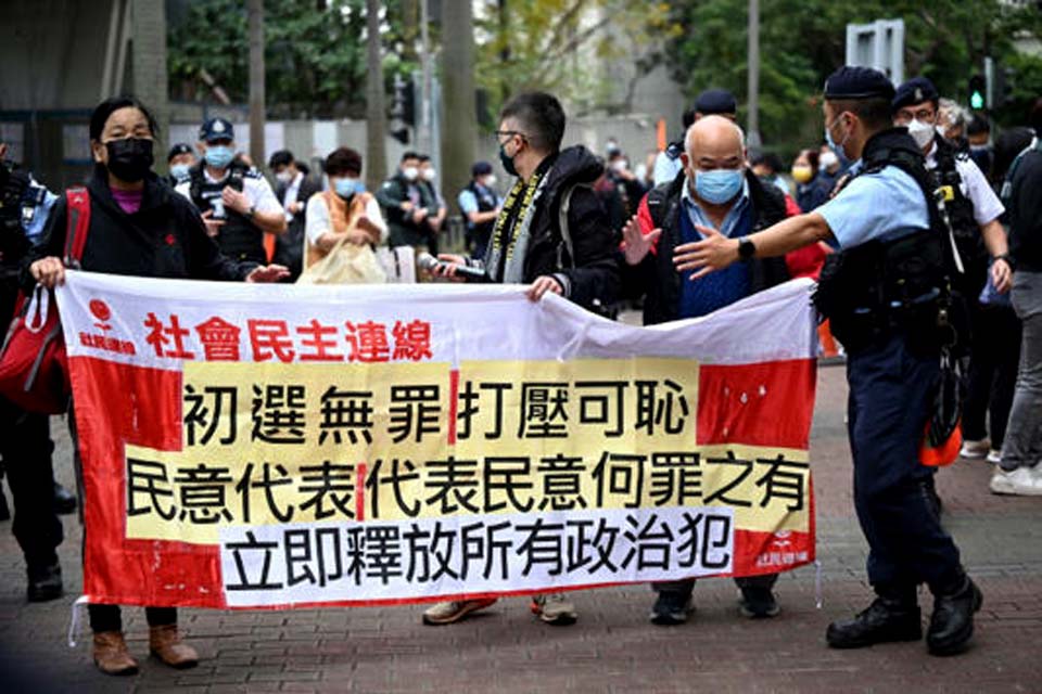 Hong Kong inicia maior julgamento contra ativistas pró-democracia
