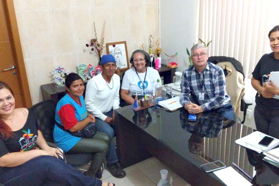 Casal estrangeiro elogia e agradece Prefeitura pelo atendimento na Unidade de Acolhimento