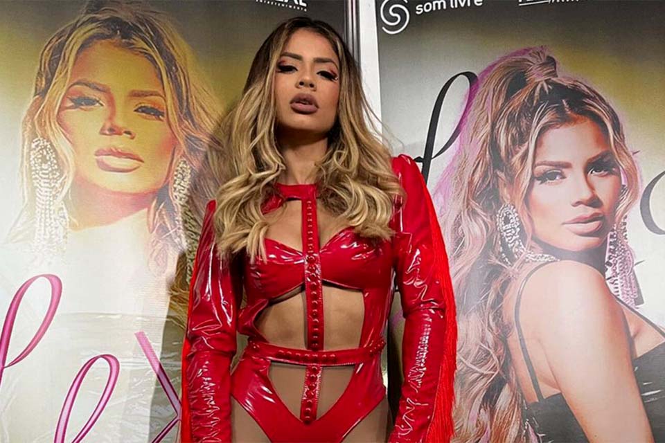 Após ser agarrada à força por fã, Lexa desabafa nas redes: 'Estou toda machucada'