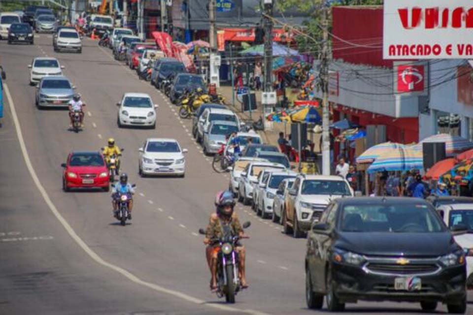 Prazo para regularizar o licenciamento anual de veículos com placa final 4 vai até dia 30
