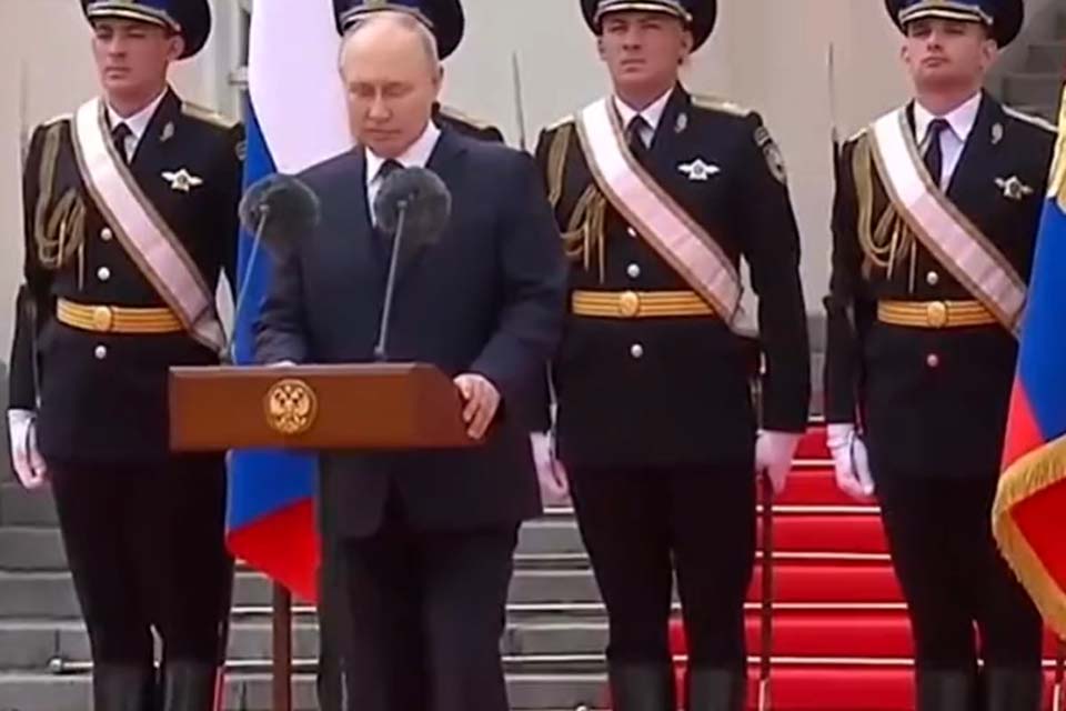 Putin faz discurso a militares após motim: “Paramos uma guerra civil”