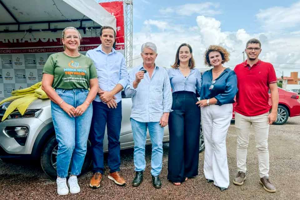 Semfaz entrega carro como prêmio do último sorteio de 2025 do programa Minha Nota Tem Valor Para Vilhena