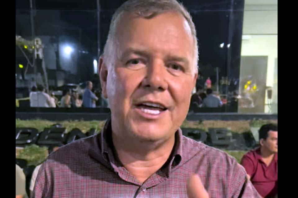 Lúcio Mosquini destaca parceria durante entrega de dois tratores e inaugura prédio da Superintendência de Esporte