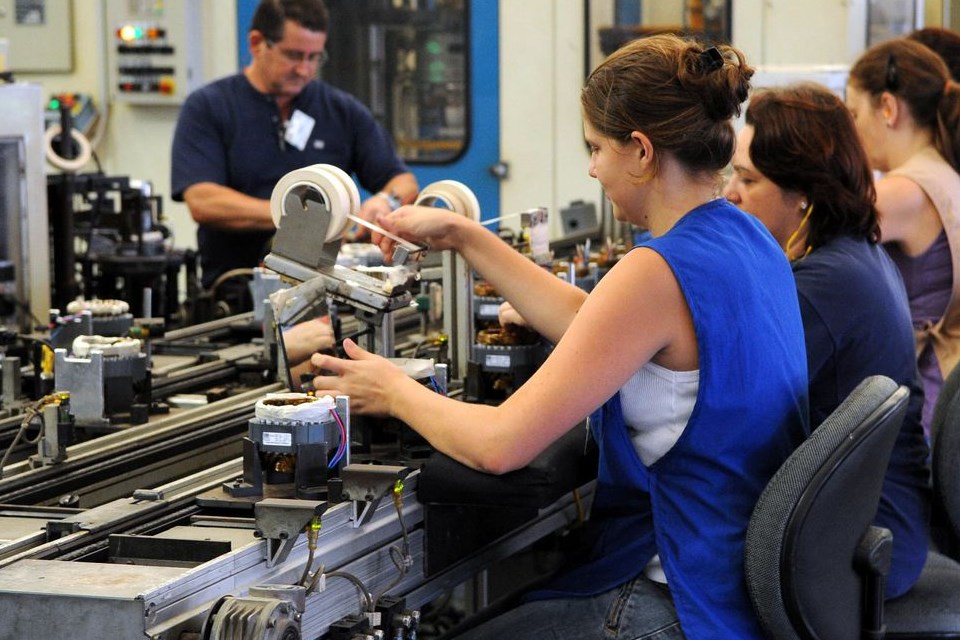 Confiança dos empresários sobe 9,8 pontos em maio, diz FGV