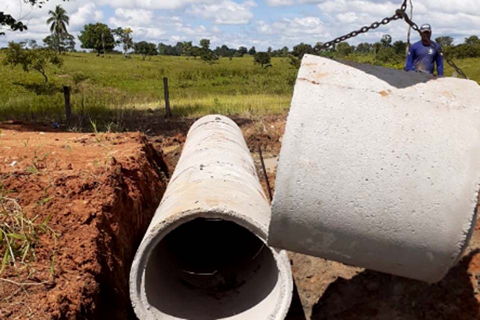 Prefeitura implanta tubo de concreto em local que causava transtorno a comunidade
