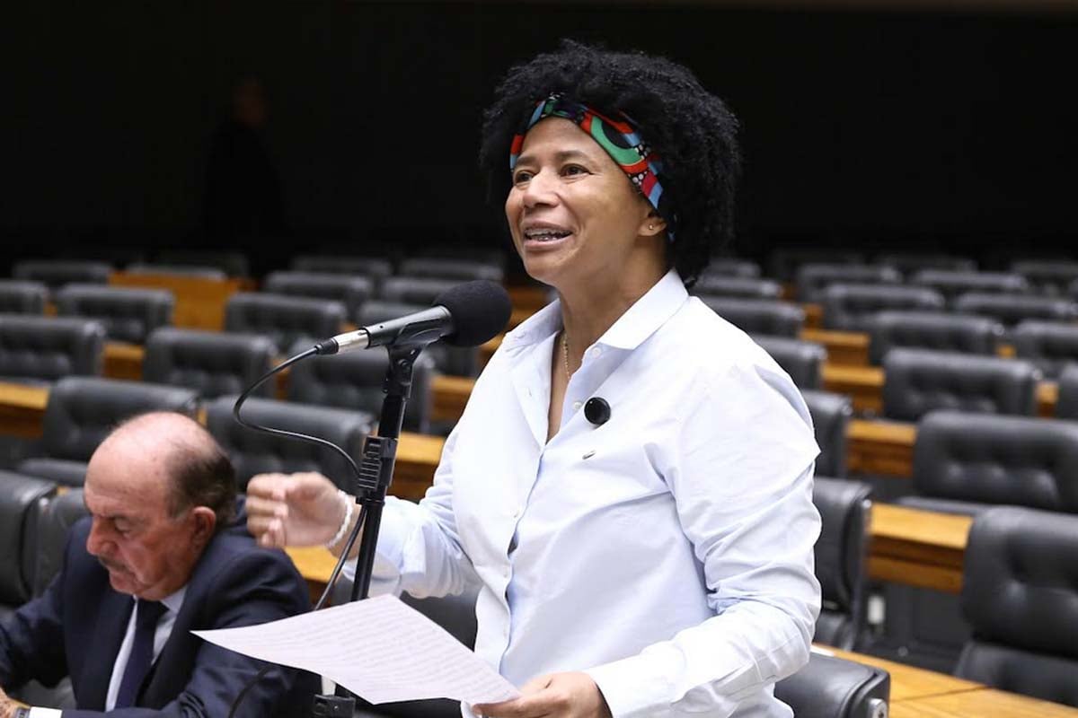 Sílvia Cristina diz que a inclusão da imunoterapia é um avanço para o tratamento do câncer