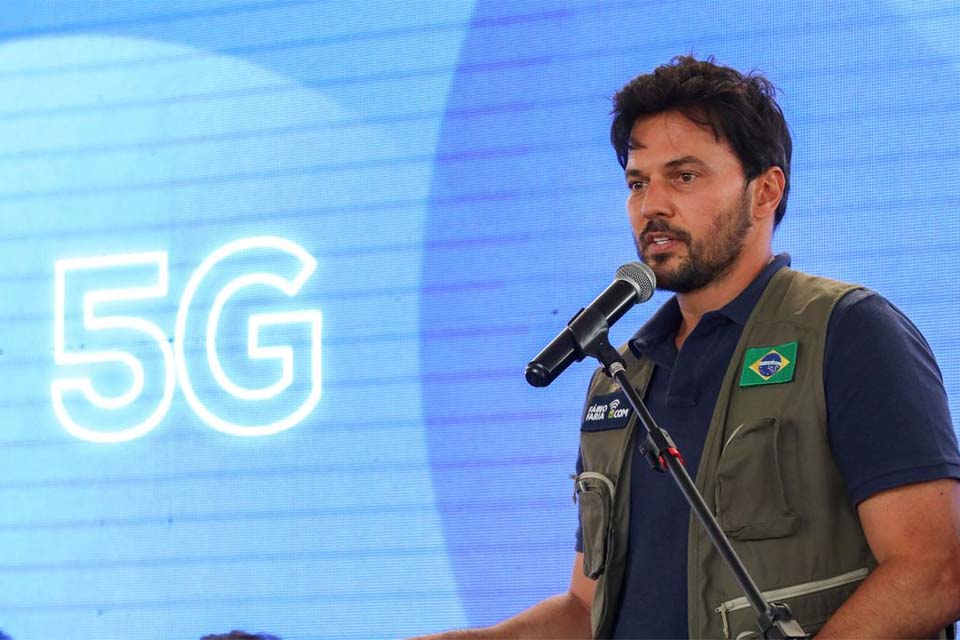 Investimentos do 5G vão universalizar internet no Brasil, diz ministro