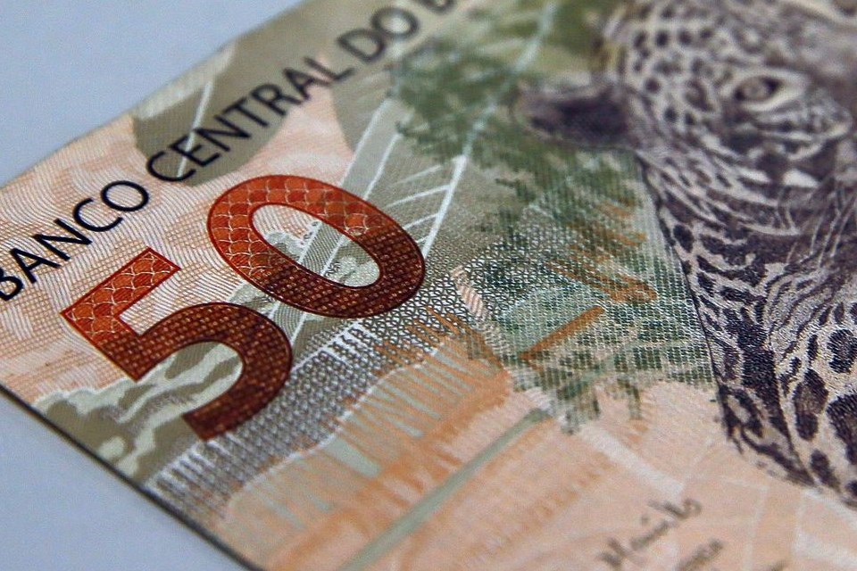 Contas públicas devem fechar este ano com déficit de R$ 828,6 bi