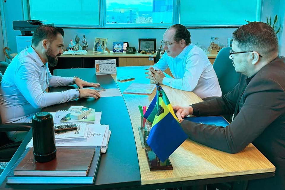 Pedro Fernandes cobra celeridade em melhorias nas rodovias que ligam Alto Paraíso a Triunfo e Bom Futuro